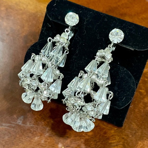 Vintage HATTIE CARNEGIE Austrian Crystal Chandelier Earrings RARE Retro Chic - Picture 10 of 15